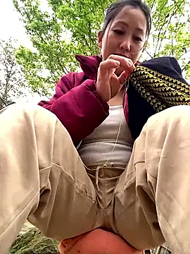 Snapshot of Huong-Ly chatting on February 2026 01:47:02 AM Huong-Ly online show from February 2026 01:47:02 AM