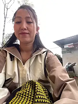 Snapshot of Huong-Ly chatting on February 2026 02:43:01 AM Huong-Ly online show from February 2026 02:43:01 AM