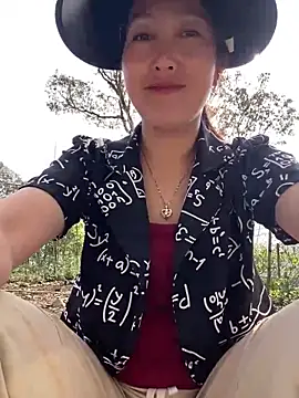 Snapshot of Huong-Ly chatting on March 2026 02:18:02 AM Huong-Ly online show from March 2026 02:18:02 AM