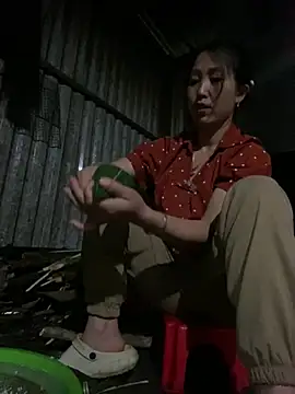 Snapshot of Huong-Ly chatting on March 2026 09:50:01 AM Huong-Ly online show from March 2026 09:50:01 AM