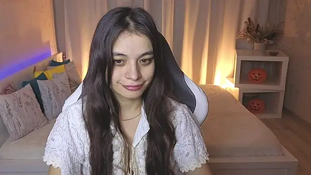 Leila Hefner online show from November 2025 02:43:01 AM