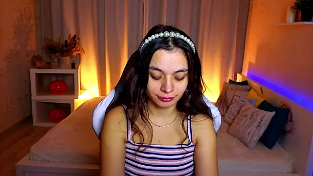 Leila Hefner online show from November 2025 02:56:02 AM