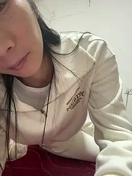 crhong666 online show from November 2025 12:32:01 AM