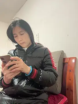 crhong666 online show from December 2025 12:18:02 AM