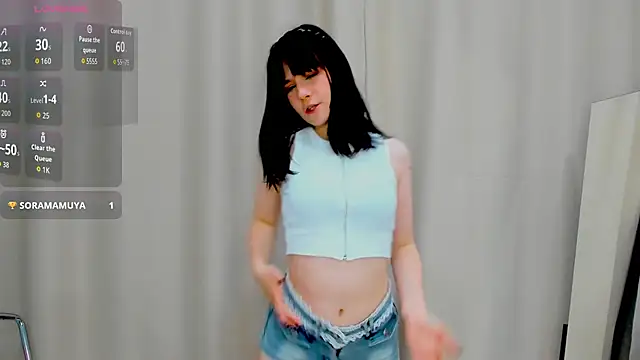 Honeey Beee online show from September 2025 07:19:02 PM