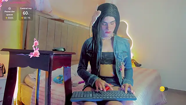 Daniela sanchezx online show from October 2025 07:24:02 PM