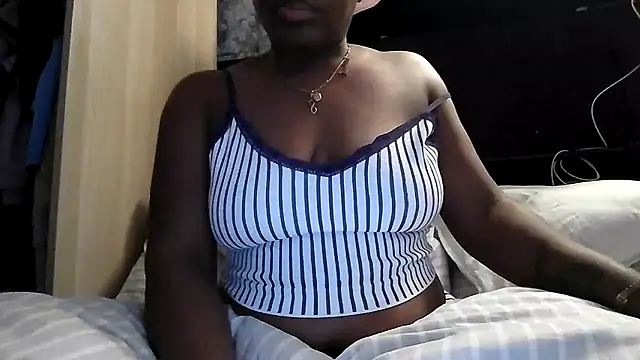 Curvy AfricanQuinn online show from February 2026 09:33:02 PM