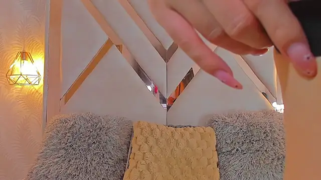 anni honeyriveras online show from September 2025 07:06:02 PM