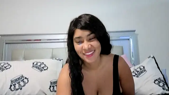 Snapshot of LuckyKhloe chatting on September 2025 01:24:02 PM LuckyKhloe online show from September 2025 01:24:02 PM