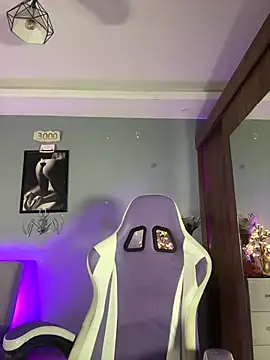 Snapshot of hannachris- chatting on October 2025 11:46:02 PM hannachris- online show from October 2025 11:46:02 PM