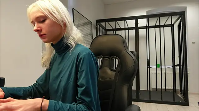 Snapshot of Laura_Chaplin chatting on September 2025 05:45:02 AM Laura Chaplin online show from September 2025 05:45:02 AM