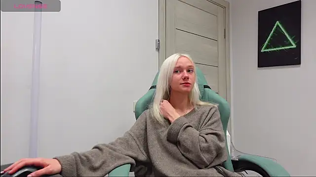 Snapshot of Laura_Chaplin chatting on September 2025 05:46:01 AM Laura Chaplin online show from September 2025 05:46:01 AM