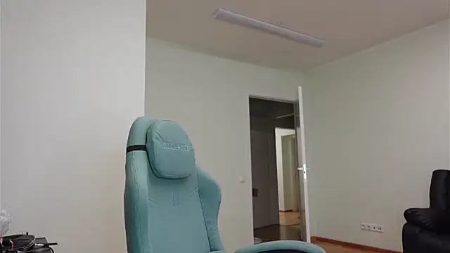 Snapshot of Laura_Chaplin chatting on October 2025 05:50:02 PM Laura Chaplin online show from October 2025 05:50:02 PM