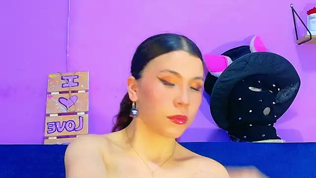 Snapshot of CristalRose chatting on April 2026 10:15:01 PM CristalRose online show from April 2026 10:15:01 PM