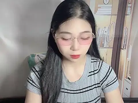 Strawberry18x online show from September 2025 01:38:02 AM
