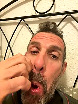 Snapshot of gigolobcn chatting on December 2025 05:32:01 PM gigolobcn online show from December 2025 05:32:01 PM