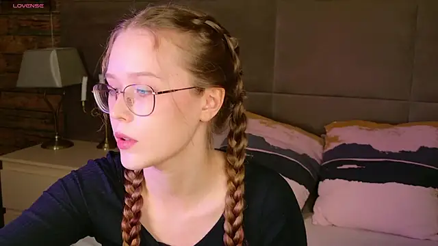 Snapshot of MandyMils chatting on September 2025 02:42:02 PM MandyMils online show from September 2025 02:42:02 PM