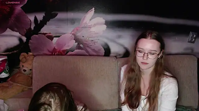 Snapshot of MandyMils chatting on October 2025 08:42:01 PM MandyMils online show from October 2025 08:42:01 PM