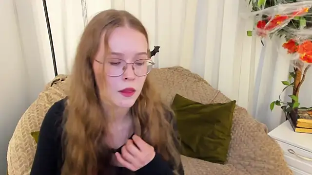 Snapshot of MandyMils chatting on October 2025 02:46:01 PM MandyMils online show from October 2025 02:46:01 PM