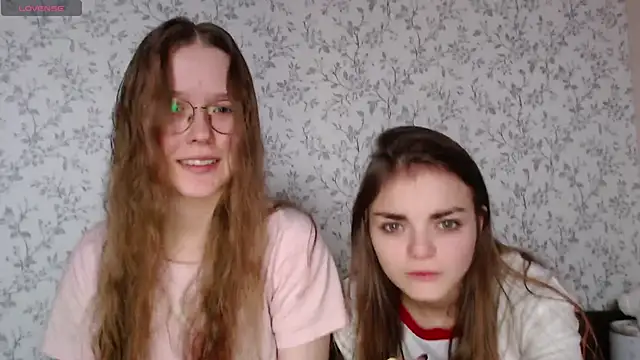 Snapshot of MandyMils chatting on November 2025 08:16:02 AM MandyMils online show from November 2025 08:16:02 AM