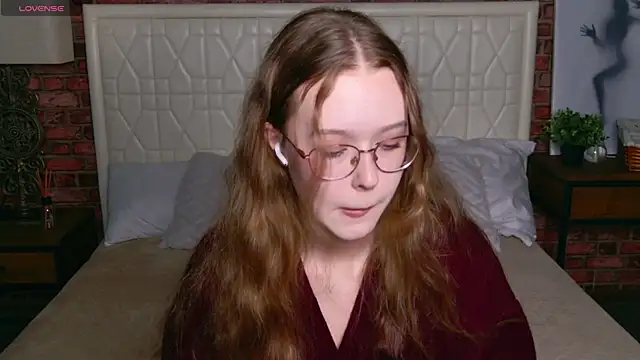 Snapshot of MandyMils chatting on November 2025 12:25:01 PM MandyMils online show from November 2025 12:25:01 PM