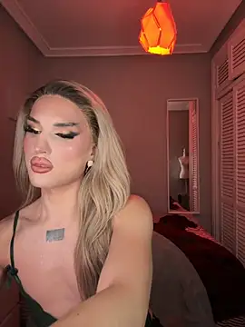 Snapshot of lacattiva chatting on November 2025 06:17:01 PM lacattiva online show from November 2025 06:17:01 PM