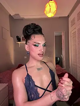 Snapshot of lacattiva chatting on December 2025 08:18:02 PM lacattiva online show from December 2025 08:18:02 PM