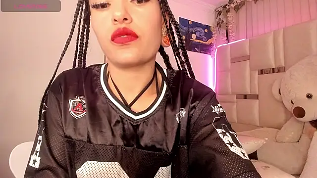 Snapshot of Cleo-smith chatting on September 2025 08:27:01 AM Cleo-smith online show from September 2025 08:27:01 AM