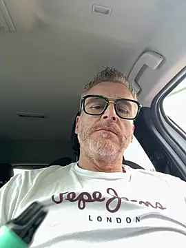 Axl hot online show from May 2026 03:42:02 PM