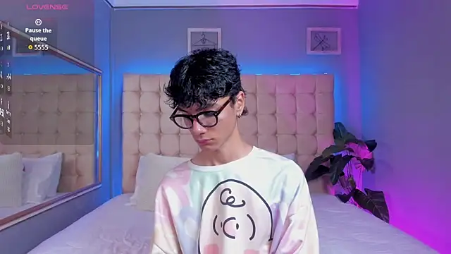 Snapshot of Phillicious__ chatting on September 2025 10:24:02 PM Phillicious online show from September 2025 10:24:02 PM