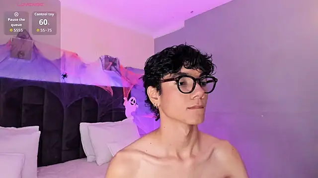 Snapshot of Phillicious__ chatting on October 2025 08:33:01 PM Phillicious online show from October 2025 08:33:01 PM