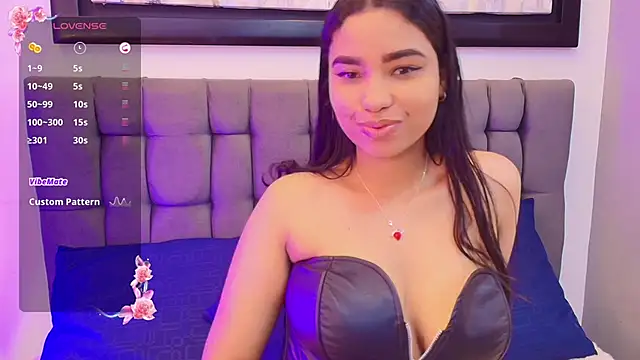 Snapshot of KhateAndersson chatting on November 2025 08:10:01 PM KhateAndersson online show from November 2025 08:10:01 PM