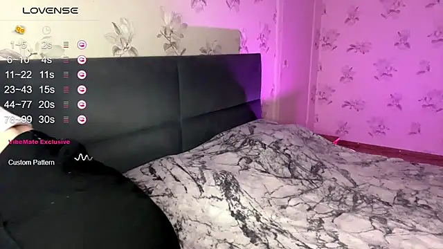 DiaDavidson online show from October 2025 06:19:02 PM