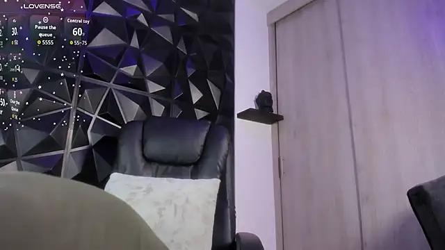 OstinDaniels online show from October 2025 05:59:01 AM