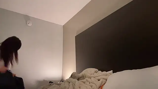 Snapshot of ValentinaPlays chatting on April 2026 02:35:01 PM ValentinaPlays online show from April 2026 02:35:01 PM