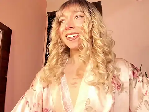 Snapshot of Angelgolden_ chatting on September 2025 03:06:02 AM Angelgolden online show from September 2025 03:06:02 AM
