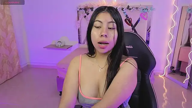 ZURY TAY online show from October 2025 11:41:02 AM