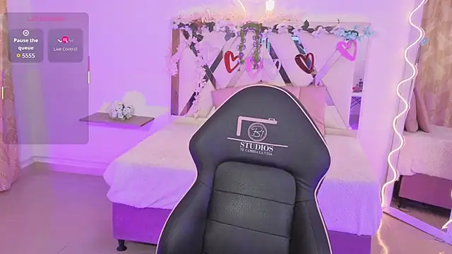 ZURY TAY online show from October 2025 11:42:02 AM