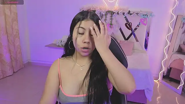 ZURY TAY online show from October 2025 11:54:01 AM