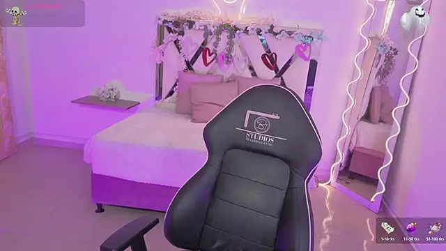 ZURY TAY online show from October 2025 11:44:02 AM