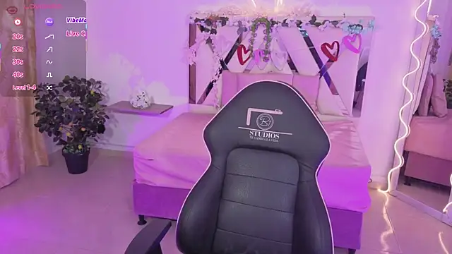 ZURY TAY online show from November 2025 11:54:01 AM