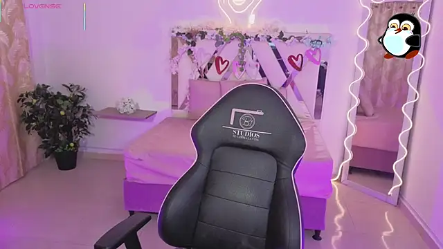 ZURY TAY online show from November 2025 11:54:01 AM