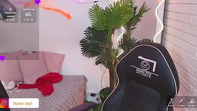 Snapshot of Bunni_tay chatting on October 2025 11:44:01 AM Bunni tay online show from October 2025 11:44:01 AM