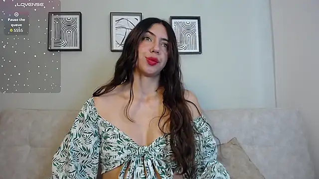 Snapshot of Valkiria_lips chatting on September 2025 08:31:01 PM Valkiria lips online show from September 2025 08:31:01 PM