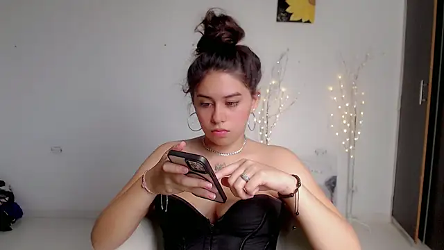 Snapshot of Darlyn_big chatting on October 2025 03:42:01 PM Darlyn big online show from October 2025 03:42:01 PM