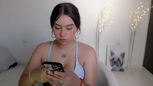 Snapshot of Darlyn_big chatting on October 2025 08:18:02 PM Darlyn big online show from October 2025 08:18:02 PM