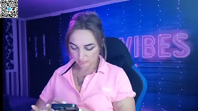 Snapshot of Blonde_Temptation chatting on September 2025 10:43:02 PM Blonde Temptation online show from September 2025 10:43:02 PM