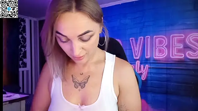 Snapshot of Blonde_Temptation chatting on September 2025 12:16:02 PM Blonde Temptation online show from September 2025 12:16:02 PM