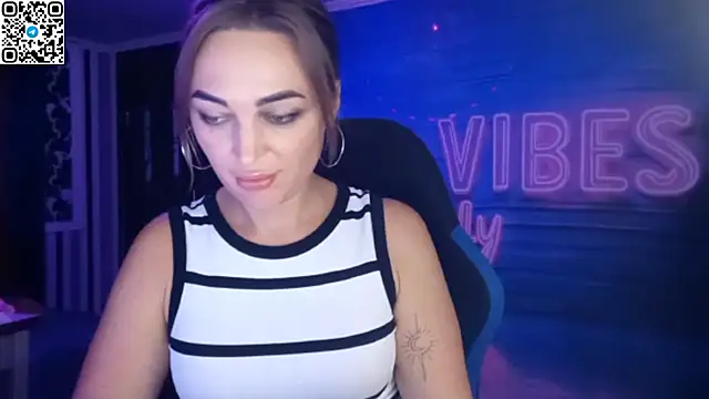 Snapshot of Blonde_Temptation chatting on September 2025 07:24:02 PM Blonde Temptation online show from September 2025 07:24:02 PM