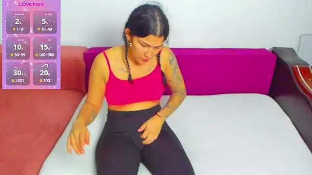 Snapshot of MiaKiittyy chatting on October 2025 04:37:01 PM MiaKiittyy online show from October 2025 04:37:01 PM